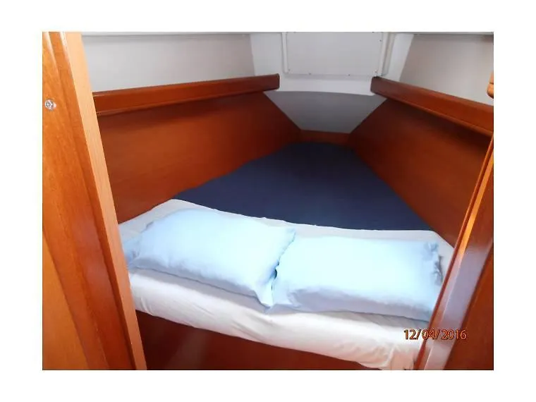 Cruising Boat For Up To 6 People In Masnou Hotel Badalona Botel